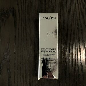Lancôme Care and Glow Ensulizole Sunscreen Board Spectrum SPF 27 Foundation 450W
